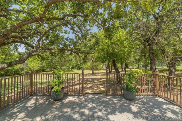 9209 Sleepy Hollow Drive, Tecumseh, OK 74857