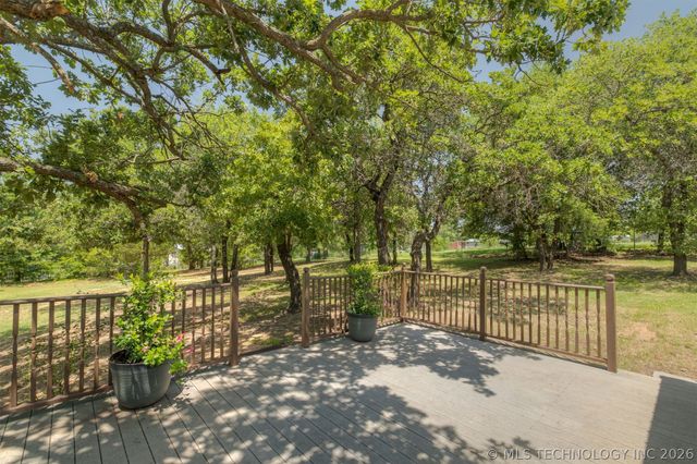 9209 Sleepy Hollow Drive, Tecumseh, OK 74857