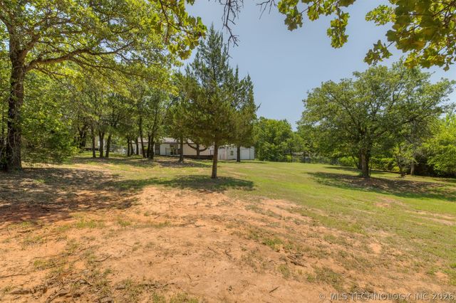 9209 Sleepy Hollow Drive, Tecumseh, OK 74857