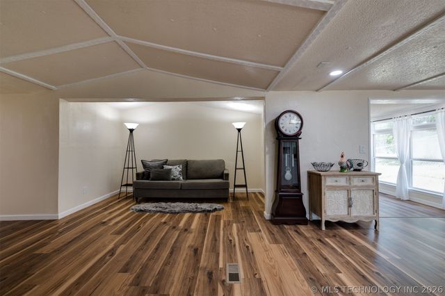 9209 Sleepy Hollow Drive, Tecumseh, OK 74857
