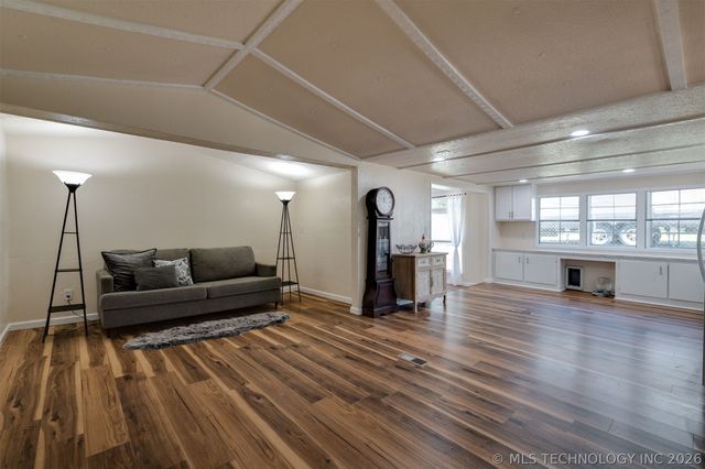 9209 Sleepy Hollow Drive, Tecumseh, OK 74857