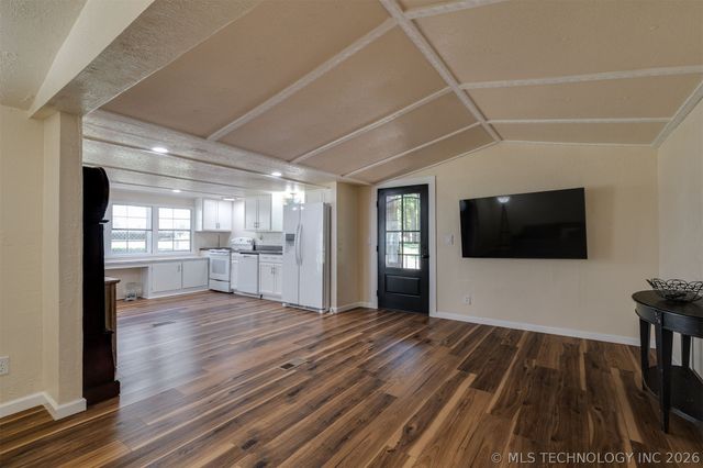 9209 Sleepy Hollow Drive, Tecumseh, OK 74857