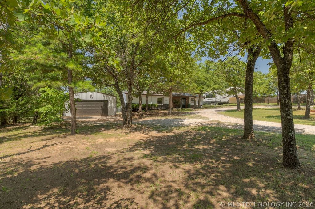 9209 Sleepy Hollow Drive, Tecumseh, OK 74857