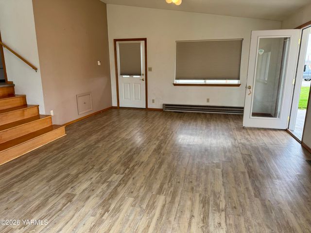 7801 Campbell Rd 1, Toppenish, WA 98948