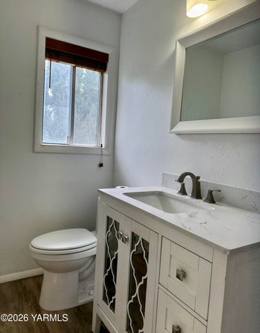 7801 Campbell Rd 1, Toppenish, WA 98948