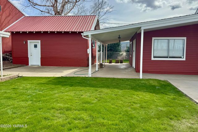 7801 Campbell Rd 1, Toppenish, WA 98948