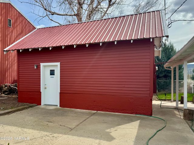 7801 Campbell Rd 1, Toppenish, WA 98948