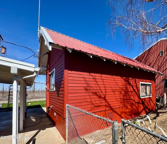 7801 Campbell Rd 1, Toppenish, WA 98948