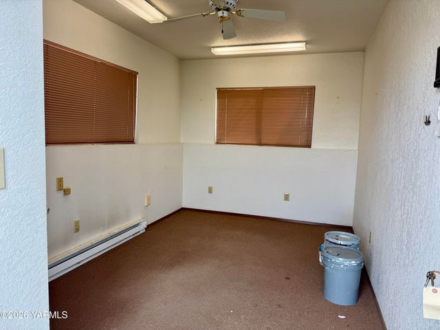 7801 Campbell Rd 1, Toppenish, WA 98948