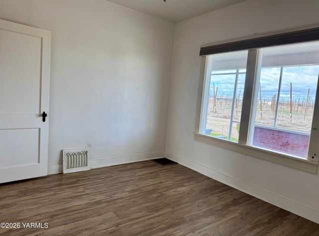 7801 Campbell Rd 1, Toppenish, WA 98948