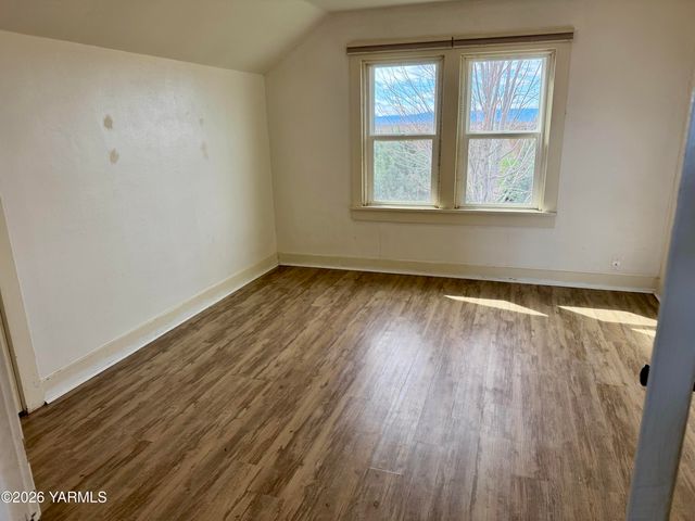 7801 Campbell Rd 1, Toppenish, WA 98948