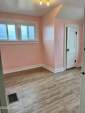 7801 Campbell Rd 1, Toppenish, WA 98948