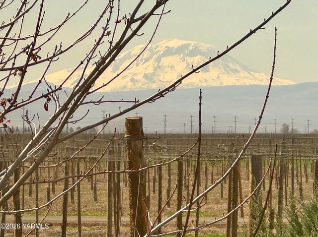 7801 Campbell Rd 1, Toppenish, WA 98948