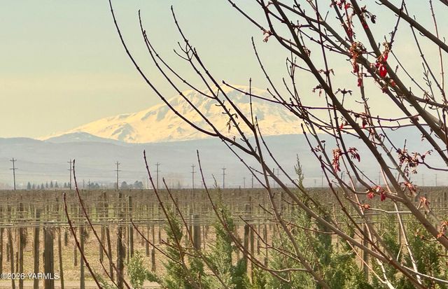 7801 Campbell Rd 1, Toppenish, WA 98948