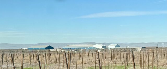 7801 Campbell Rd 1, Toppenish, WA 98948