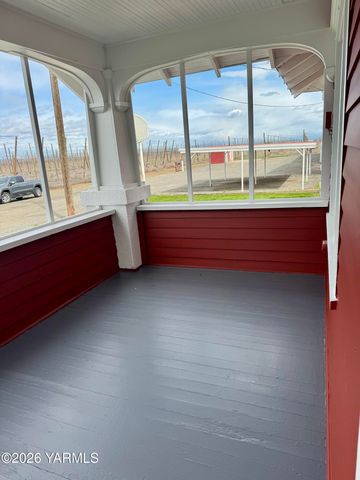 7801 Campbell Rd 1, Toppenish, WA 98948