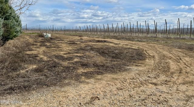 7801 Campbell Rd 1, Toppenish, WA 98948