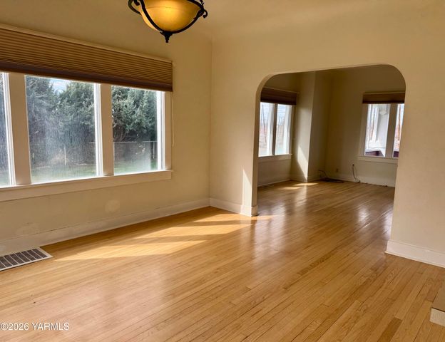 7801 Campbell Rd 1, Toppenish, WA 98948