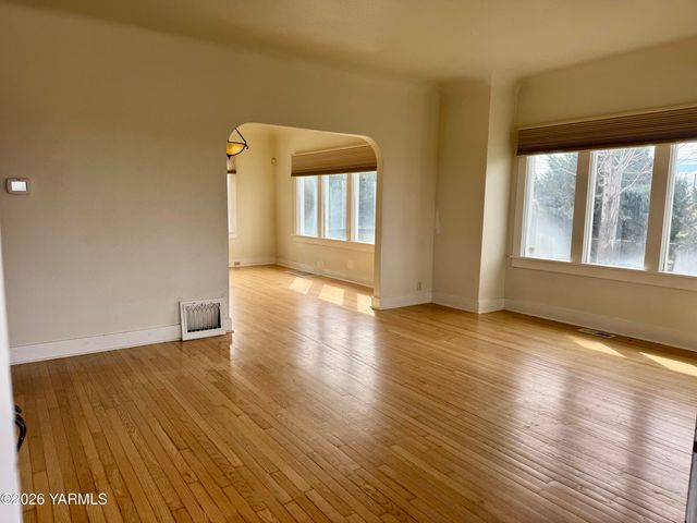 7801 Campbell Rd 1, Toppenish, WA 98948