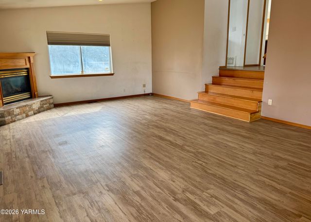 7801 Campbell Rd 1, Toppenish, WA 98948