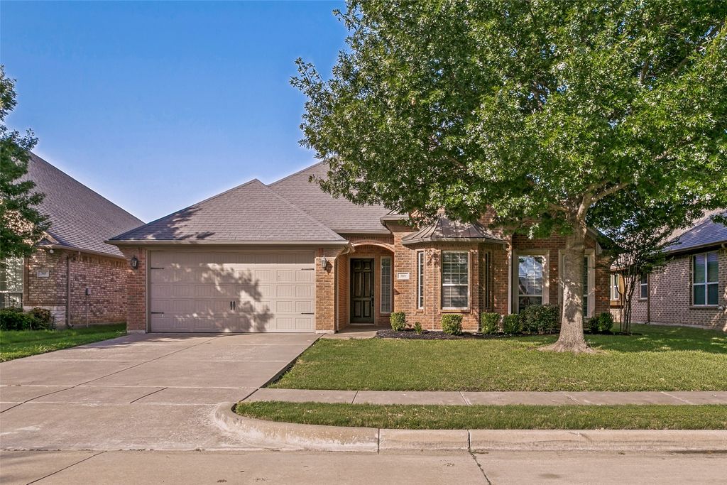 309 Hudson Lane, Burleson, TX 76028