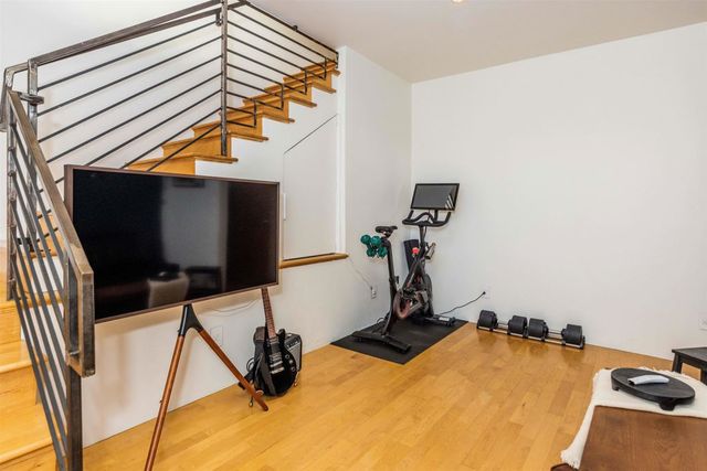 2323 Magnolia St, Oakland, CA 94607