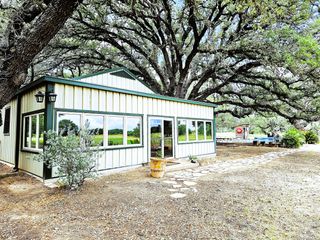 799 County Road 6612, Devine, TX 78016