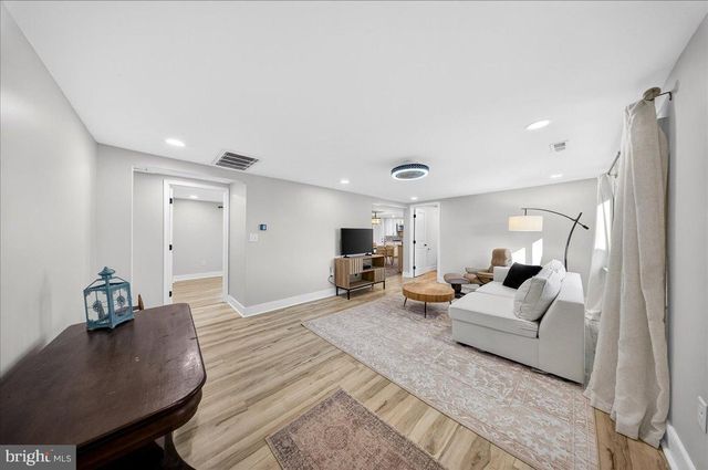 2505 W DENNEYS RD, Dover, DE 19904