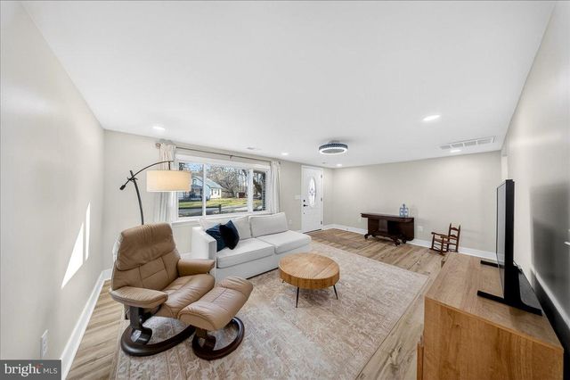 2505 W DENNEYS RD, Dover, DE 19904