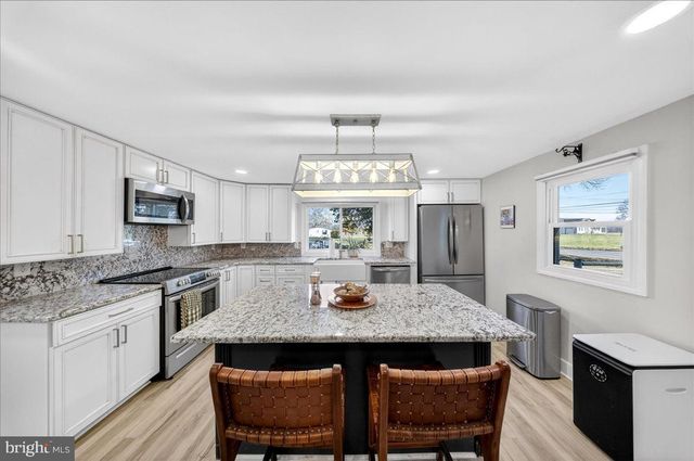 2505 W DENNEYS RD, Dover, DE 19904