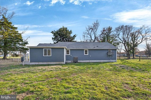 2505 W DENNEYS RD, Dover, DE 19904