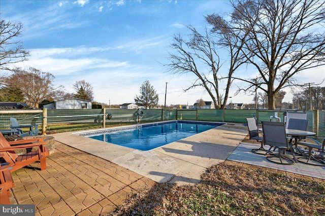 2505 W DENNEYS RD, Dover, DE 19904