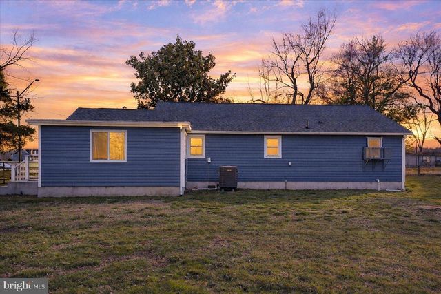 2505 W DENNEYS RD, Dover, DE 19904