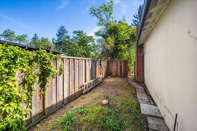 208 Canyon Drive, Portola Valley, CA 94028