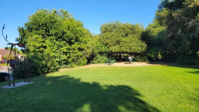 208 Canyon Drive, Portola Valley, CA 94028