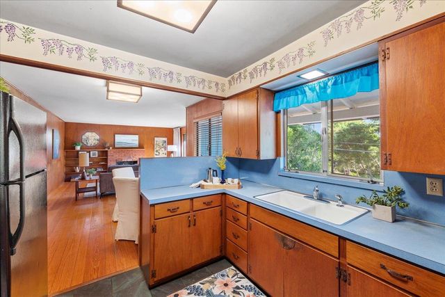 208 Canyon Drive, Portola Valley, CA 94028