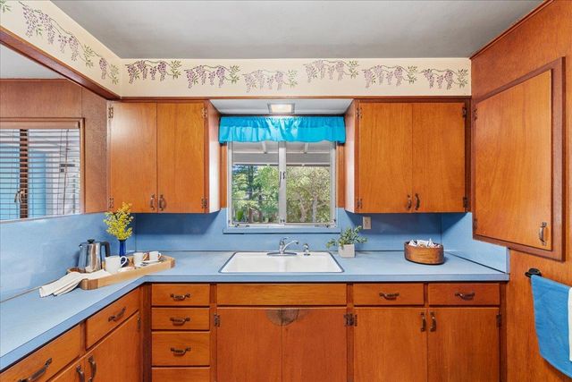 208 Canyon Drive, Portola Valley, CA 94028