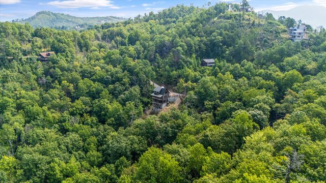 3414 Sugar Maple Loop Rd, Sevierville, TN 37862
