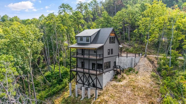3414 Sugar Maple Loop Rd, Sevierville, TN 37862