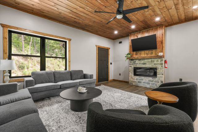 3414 Sugar Maple Loop Rd, Sevierville, TN 37862