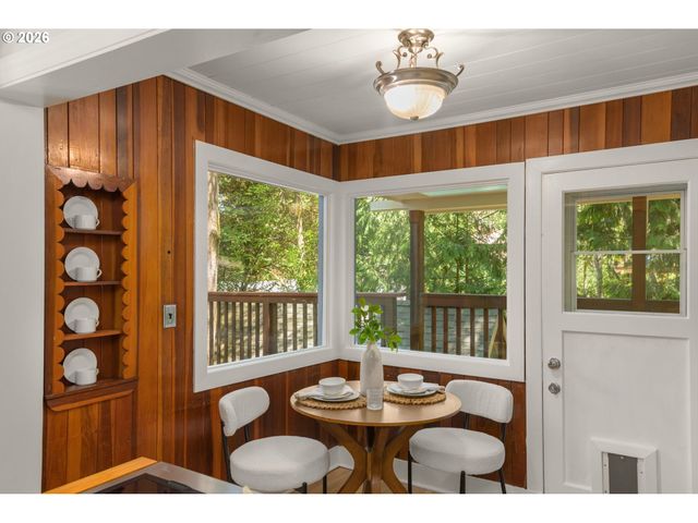3841 Sw KANAN Dr, Portland, OR 97221