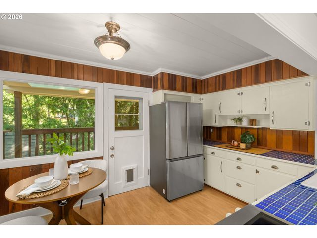 3841 Sw KANAN Dr, Portland, OR 97221