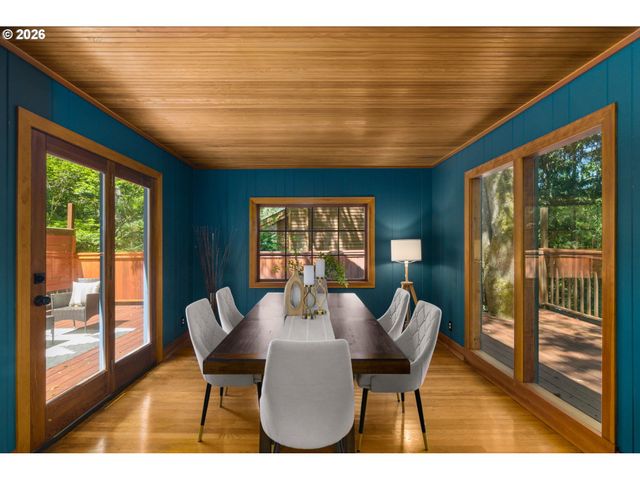3841 Sw KANAN Dr, Portland, OR 97221