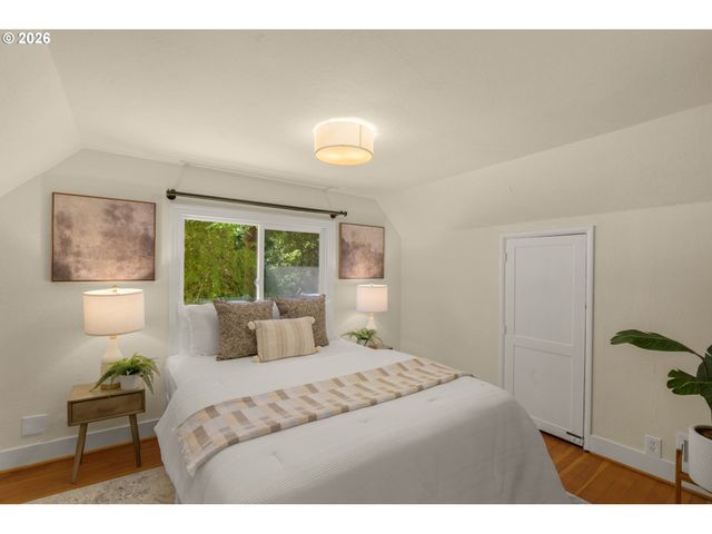 3841 Sw KANAN Dr, Portland, OR 97221