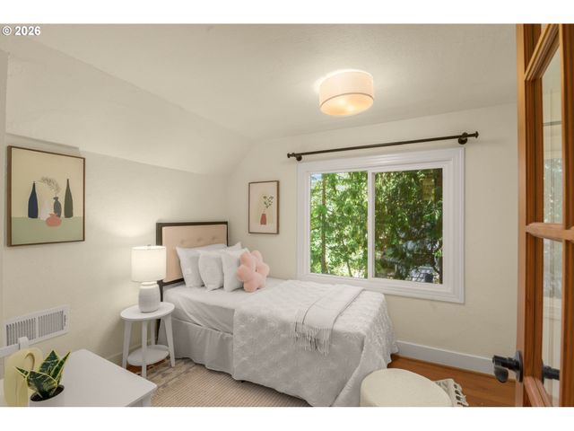 3841 Sw KANAN Dr, Portland, OR 97221