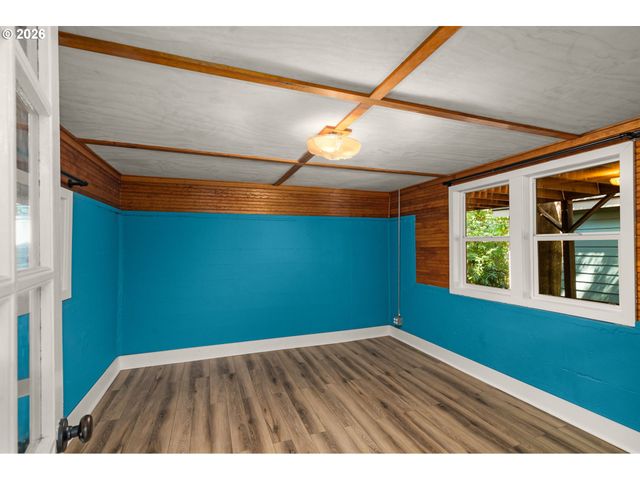 3841 Sw KANAN Dr, Portland, OR 97221