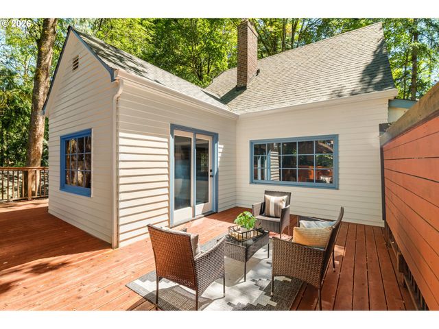 3841 Sw KANAN Dr, Portland, OR 97221