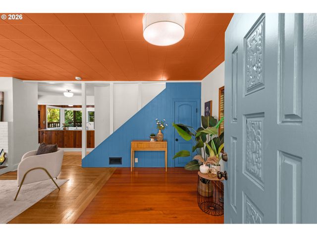 3841 Sw KANAN Dr, Portland, OR 97221