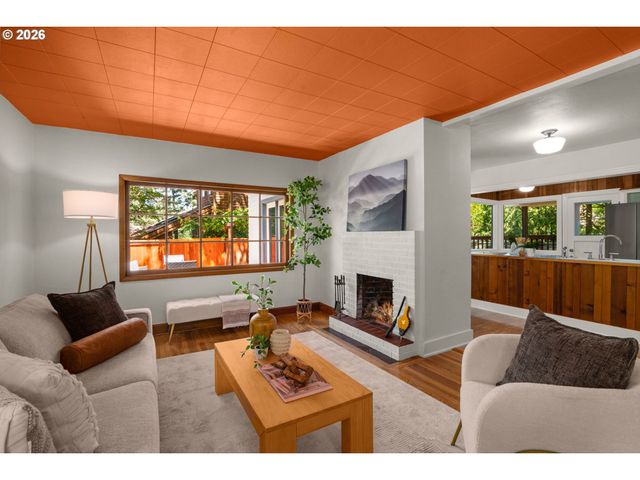 3841 Sw KANAN Dr, Portland, OR 97221