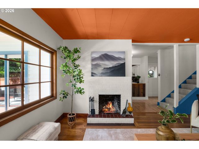 3841 Sw KANAN Dr, Portland, OR 97221